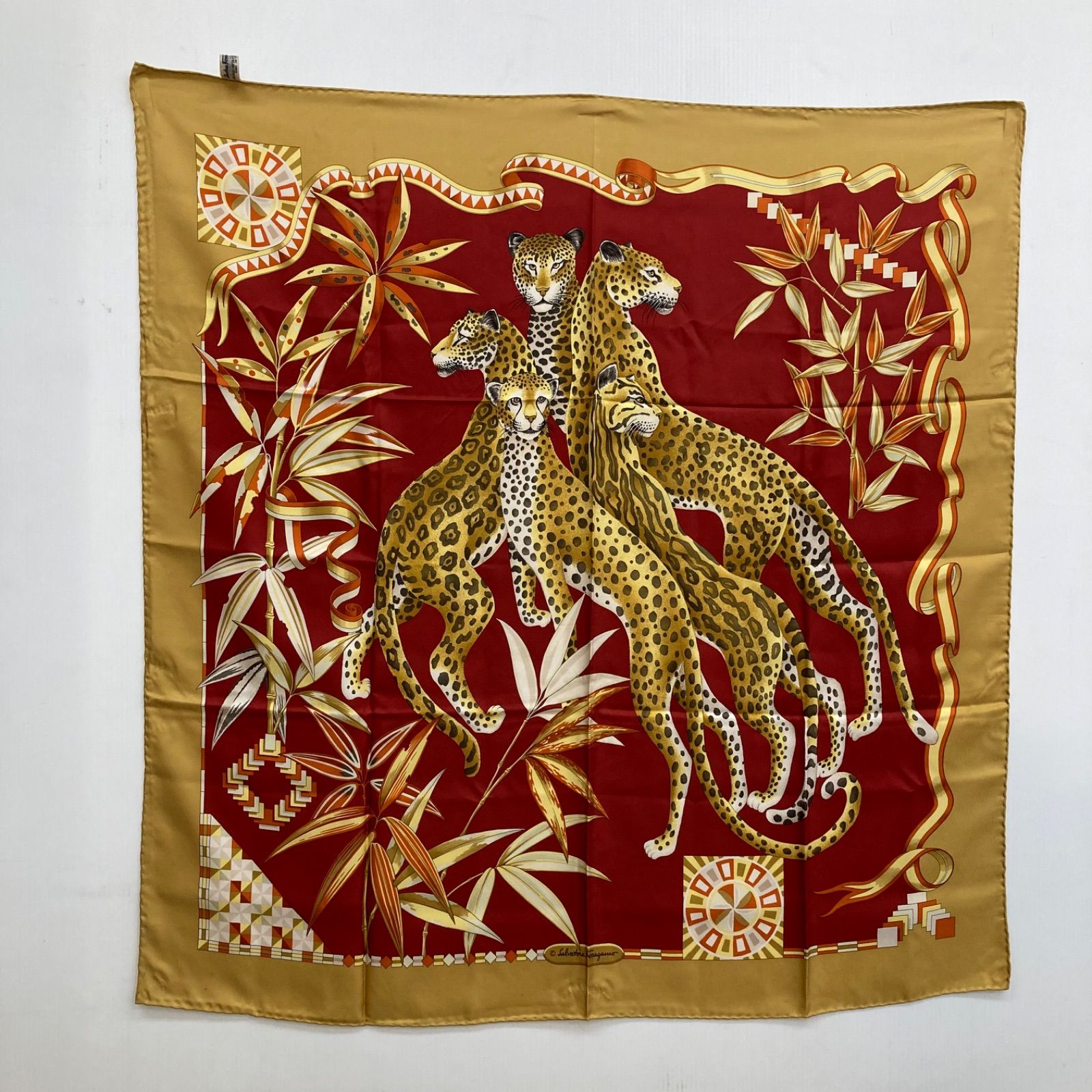 フェラガモ✳︎豹柄シルクスカーフ 未使用☆Salvatore Ferragamo