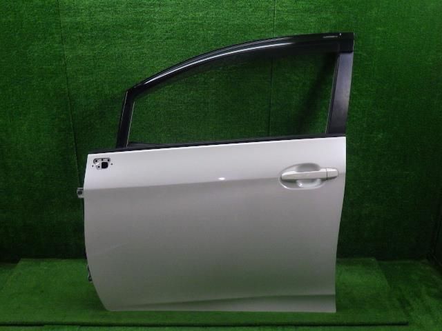 トレジア DBA-NCP120X 左FドアASSY 070 白パール 67002-52470 9036