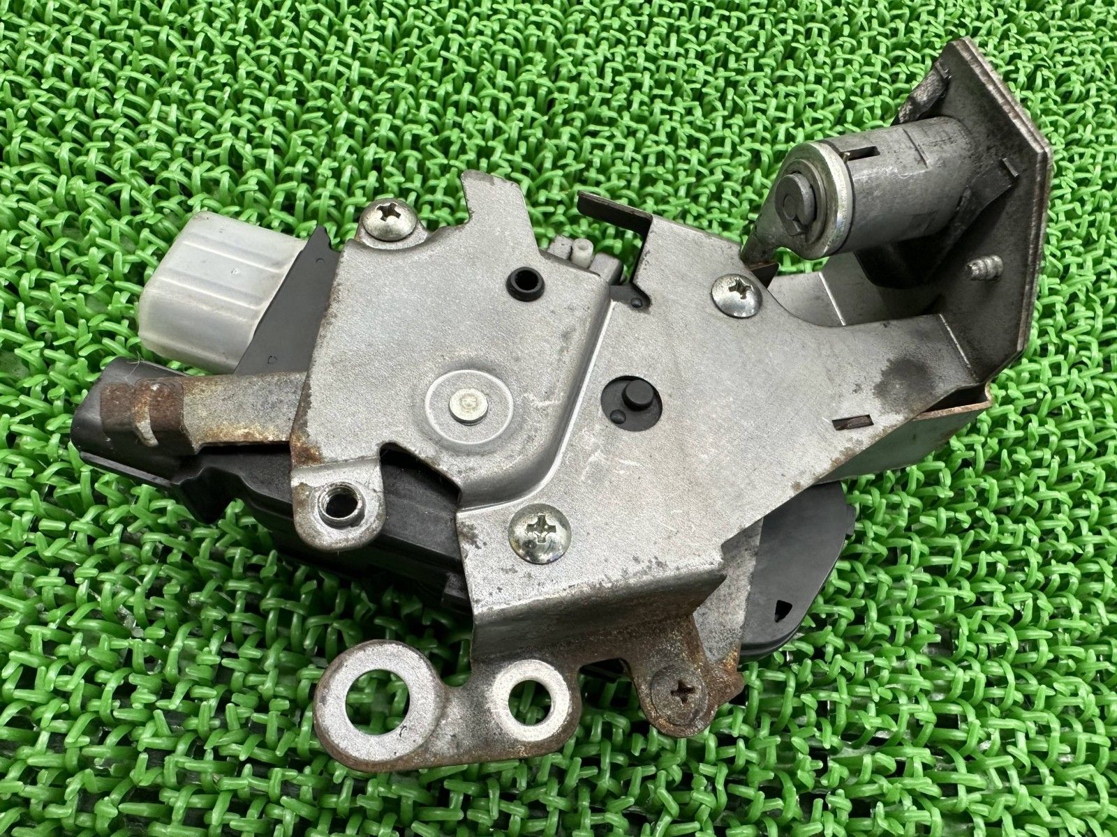 ゴミ フォルツァ アクチュエーター S2G ホンダ 純正 中古 バイク 部品 MF08