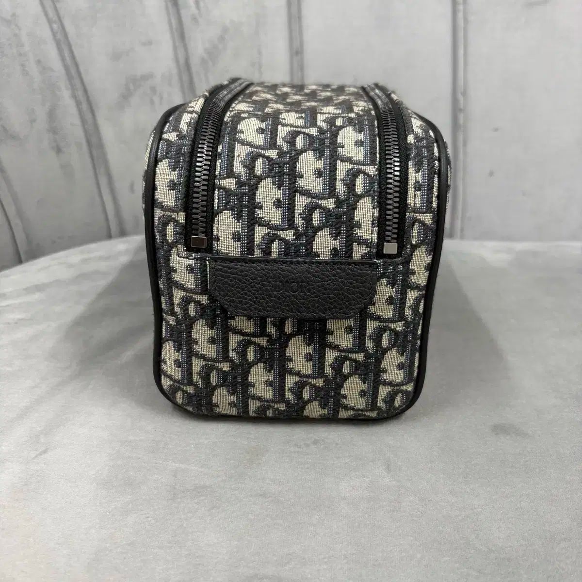 【国内未入荷】Dior ポーチ トイレタリーバッグ トイレ Dior(ディオール) - 海外通販のBUYMA
