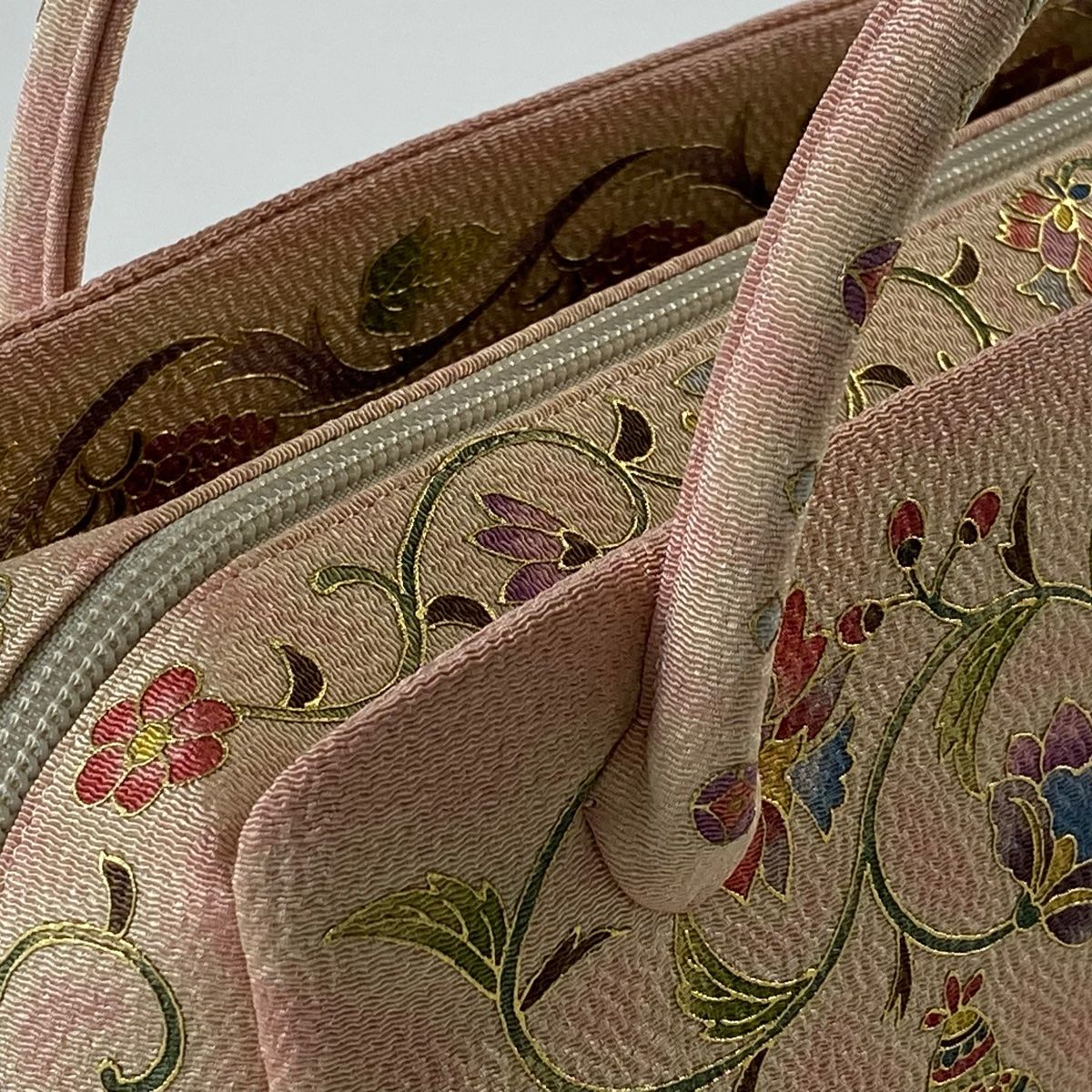 和装バッグ 美品 逸品 フォーマル OKAJIMA 象 草花 金彩 縮緬 薄