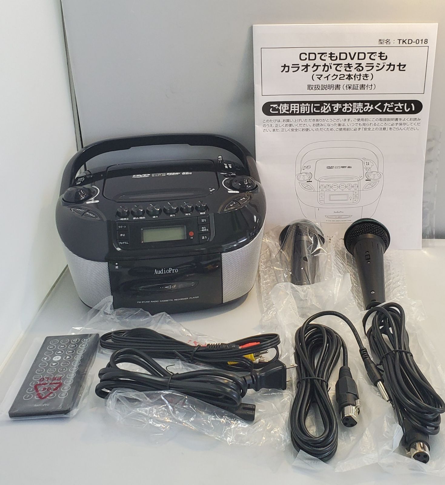 CDでもDVDでもカラオケができるラジカセ（マイク2本付） TKD-018