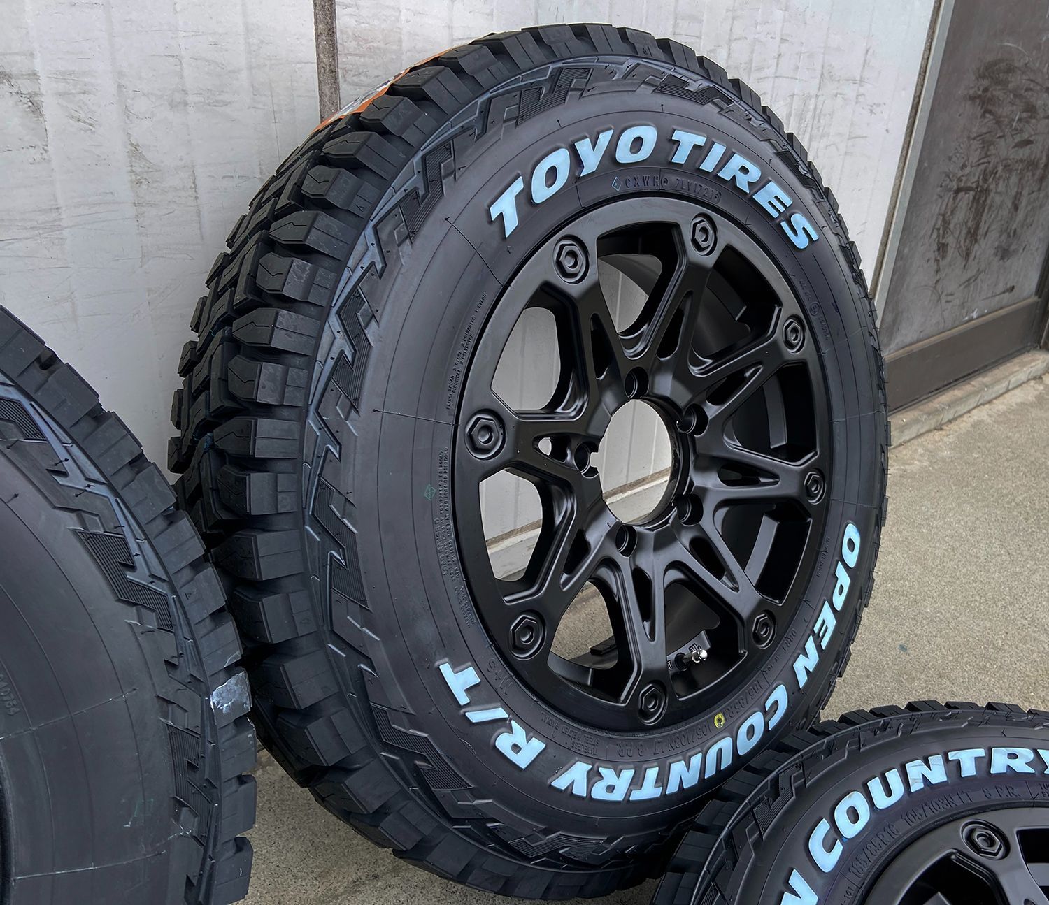 TOYO TIRES ジムニー JB23 JB64 JA12 JA11 タイヤホイール 16インチ BDX08 TOYO オープンカントリーR/T 185/85R16 ホワイトレター 新品4本