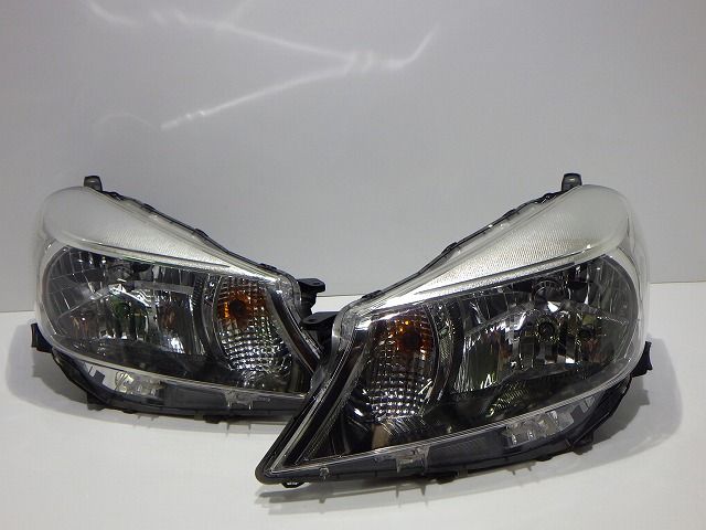130 ヴィッツ ヘッドライト左右 HID NCP130 135 前期 52-236 F2 コーティング NSP 比較的 250910065