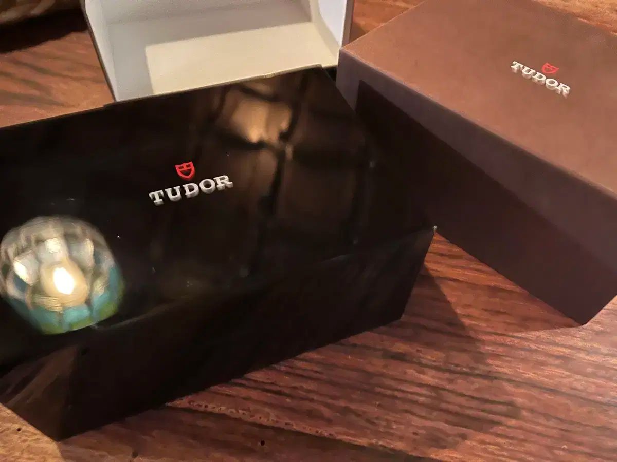 TUDOR チューダー 箱