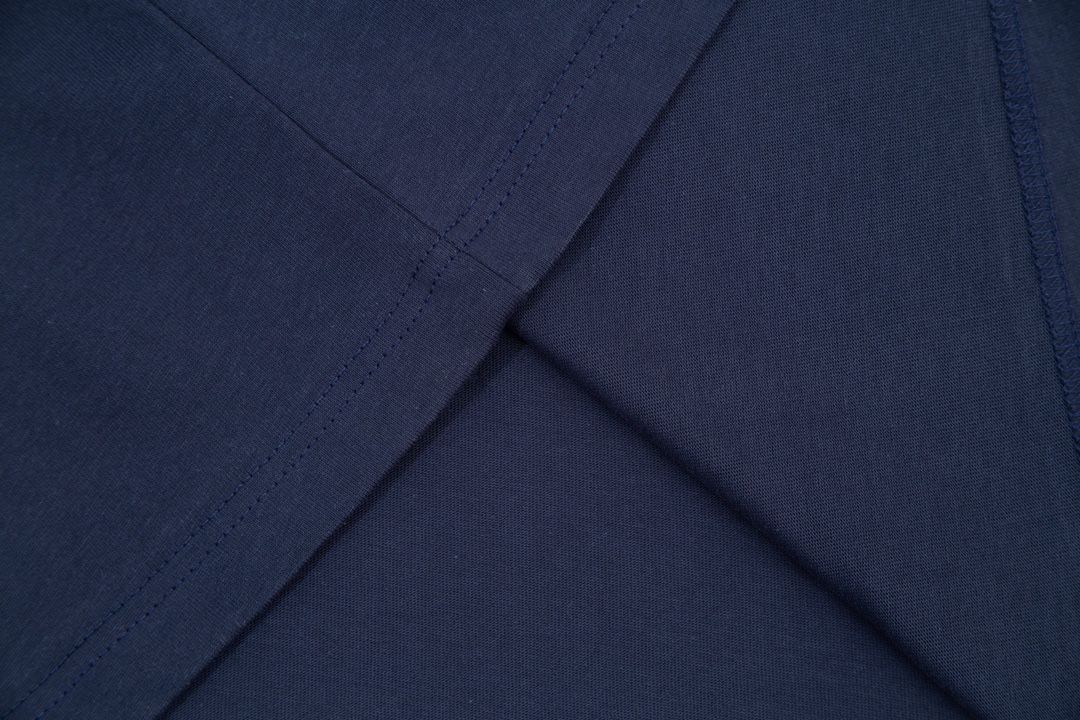 今日 GUCCI クラシックローマアルファベット刺繍 T シャツ