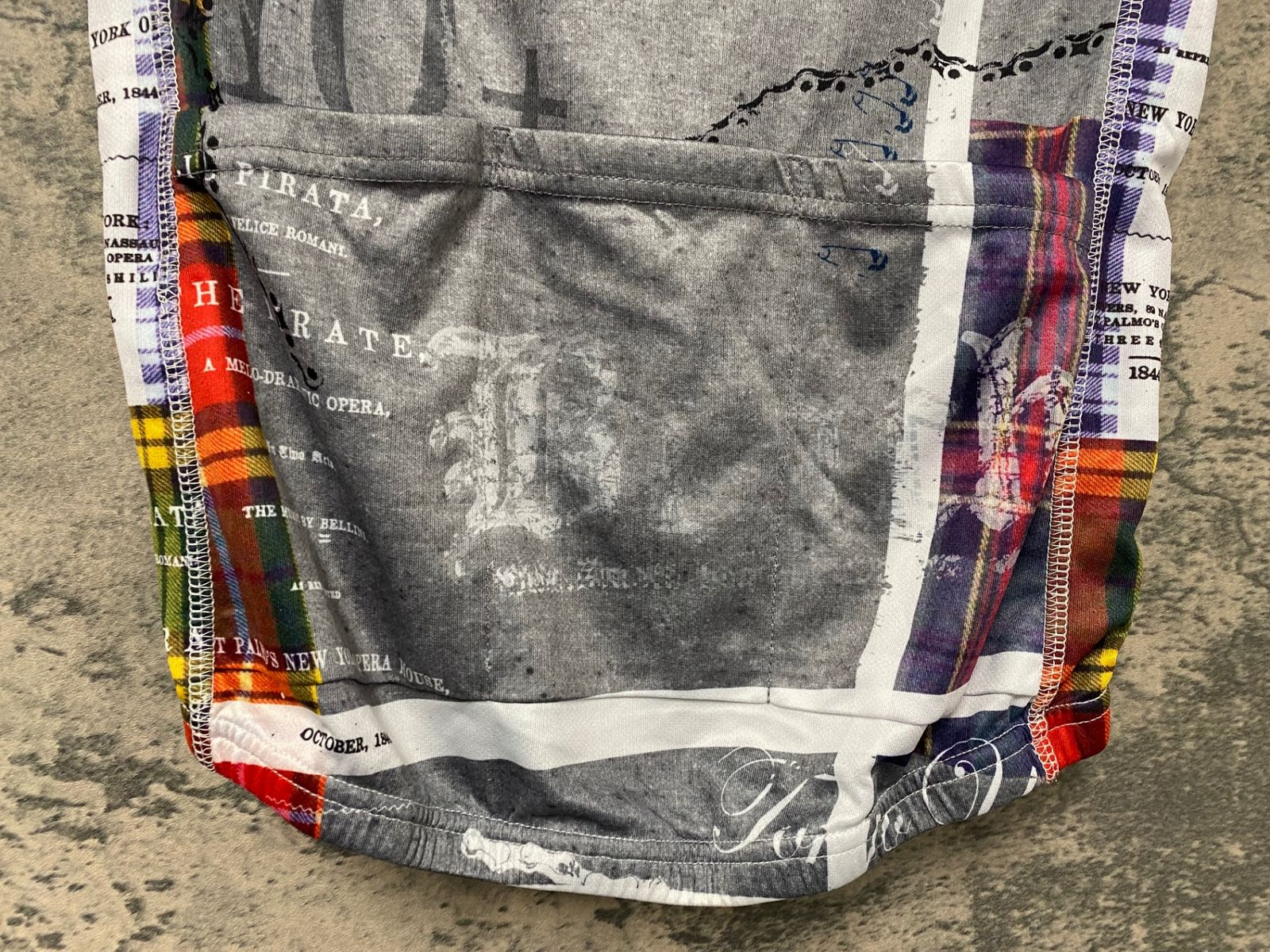 ☆半額　新品☆定価19,613　XL　半袖 サイクル　白、グレー系　 パンダーニ ☆半額 新品☆定価19,613 XL 半袖 サイクル 白、グレー系 パンダーニ