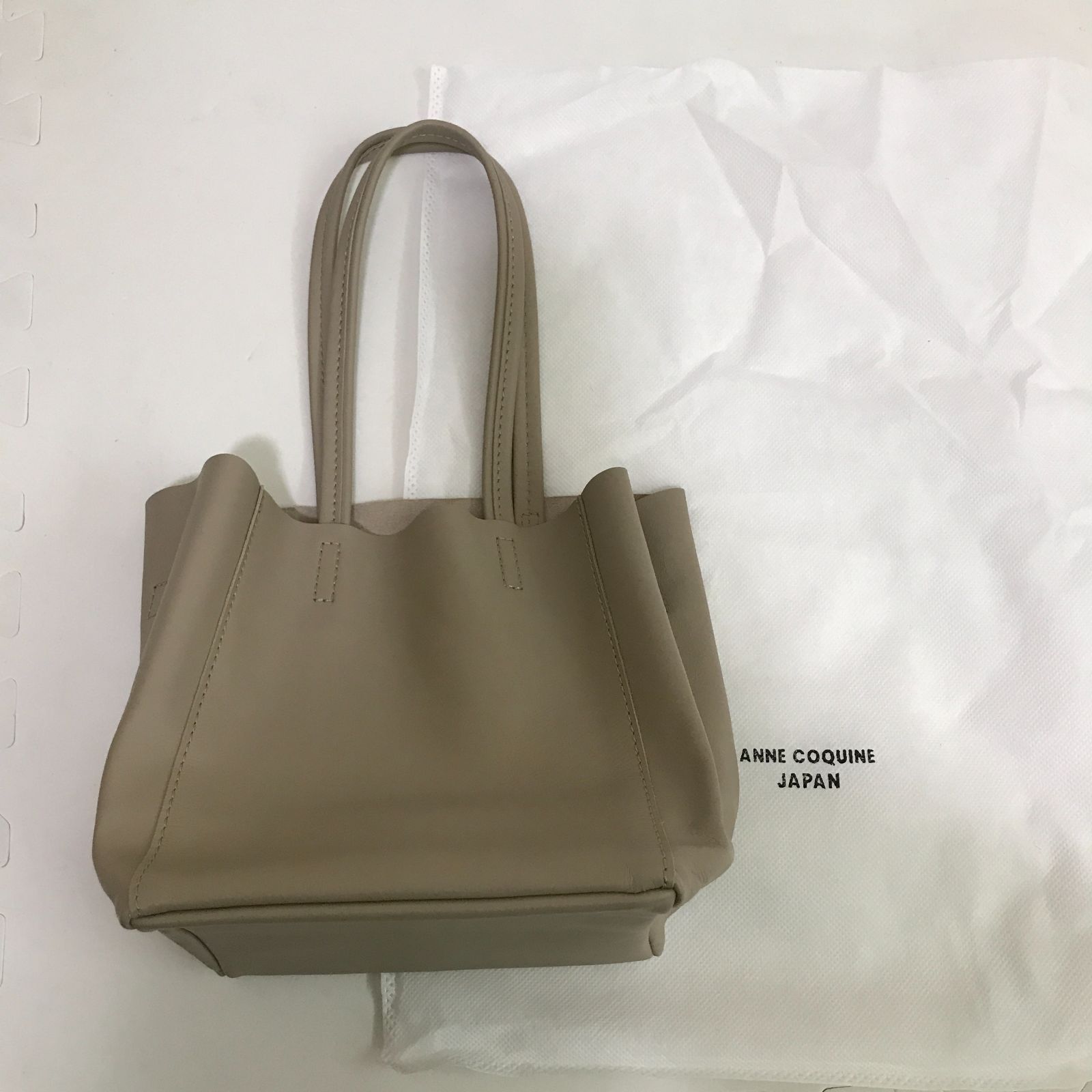 ANNE COQUINE 美品リアルレザーシンプルトートバッグ　S Anne Coquine アンコキーヌ リアルレザーシンプルトートバッグ