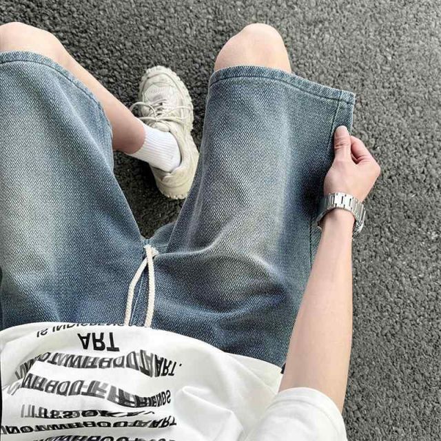 春 コーデ メンズ 用 服 シンプル ファッション オシャレ 大人 かっこいい 紳士服 アメリカン ゆったり カラーデニムパンツ  カジュアル 通勤スタイル 重ね着コーデ ゆったりシルエット 快適フィット 動きやすい デイリー