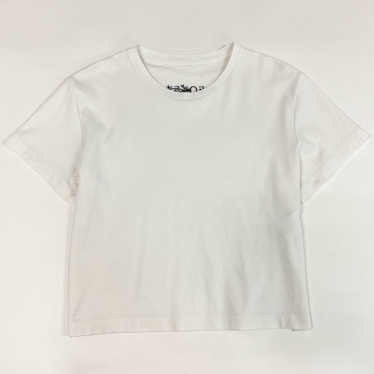 FOXEY NEW YORK - 74c14 FOXEY NEW YORK フォクシーニューヨーク 23SS 半袖Tシャツ コンパクトTシャツ 刺繍ロゴ コットンシャツ 白シャツ 薄手 43556 38 ホワイト コットン100％ 74c14 FOXEY NEW YORK フォクシーニューヨーク 23SS 半袖Tシャツ