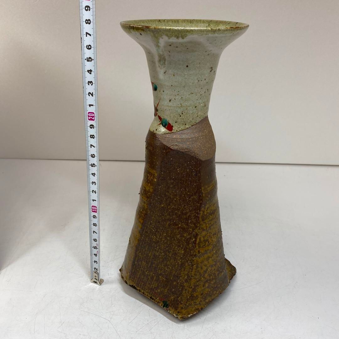 斬新な出来栄えの花瓶 共箱