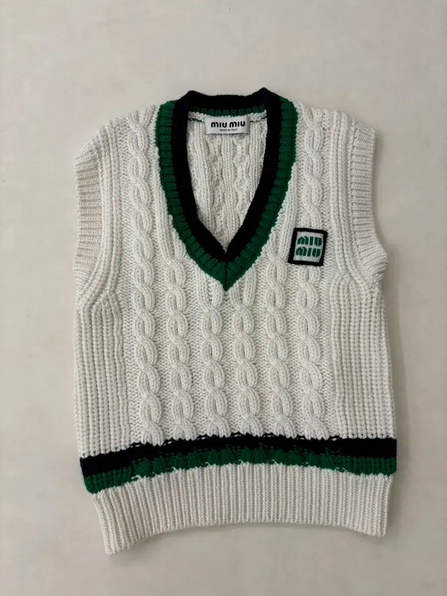 ミュウミュウ ケーブル編み クロップド ウール ニット ベスト 36