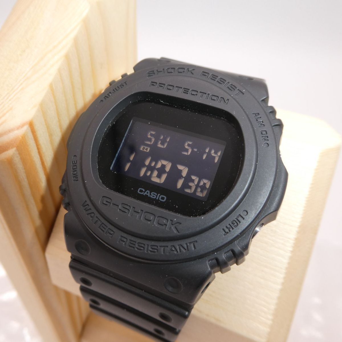 美品　未使用品　カシオ　DW5750E-1B スティング　35周年モデル液晶反転 美品 未使用品 カシオ DW5750E-1B スティング 35周年モデル液晶