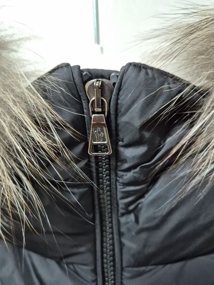 MONCLER モンクレール BYRON(モンクレール) キッズ ダウンジャケット 子供服・用品(85cm CHARPAL黒14A入荷大人も着られるキッズMONCLER(モンクレール)BUYMA byron（キッズ・ベビー・マタニティ）の通販 &frasl; 人気ファッションインスタグラマー TikTokerの黒田りこ様ご着用の ブラック（黒）系 - ブランド ダウン ニューマヤ