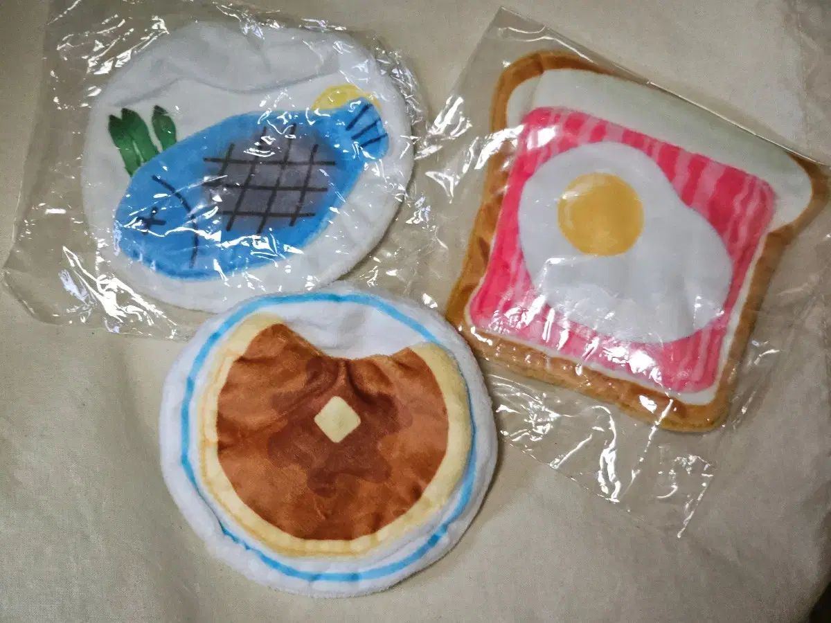 日本 ガチャ 人形 コスチューム キルト おやすみ パンケーキ 白パン 魚