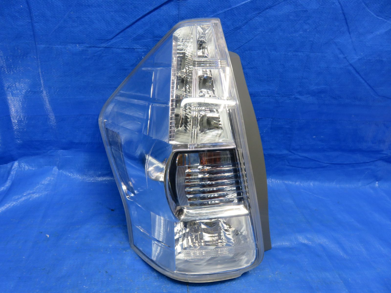 LA4987* 点灯OK トヨタ プリウスα 40系 (左) テールライト