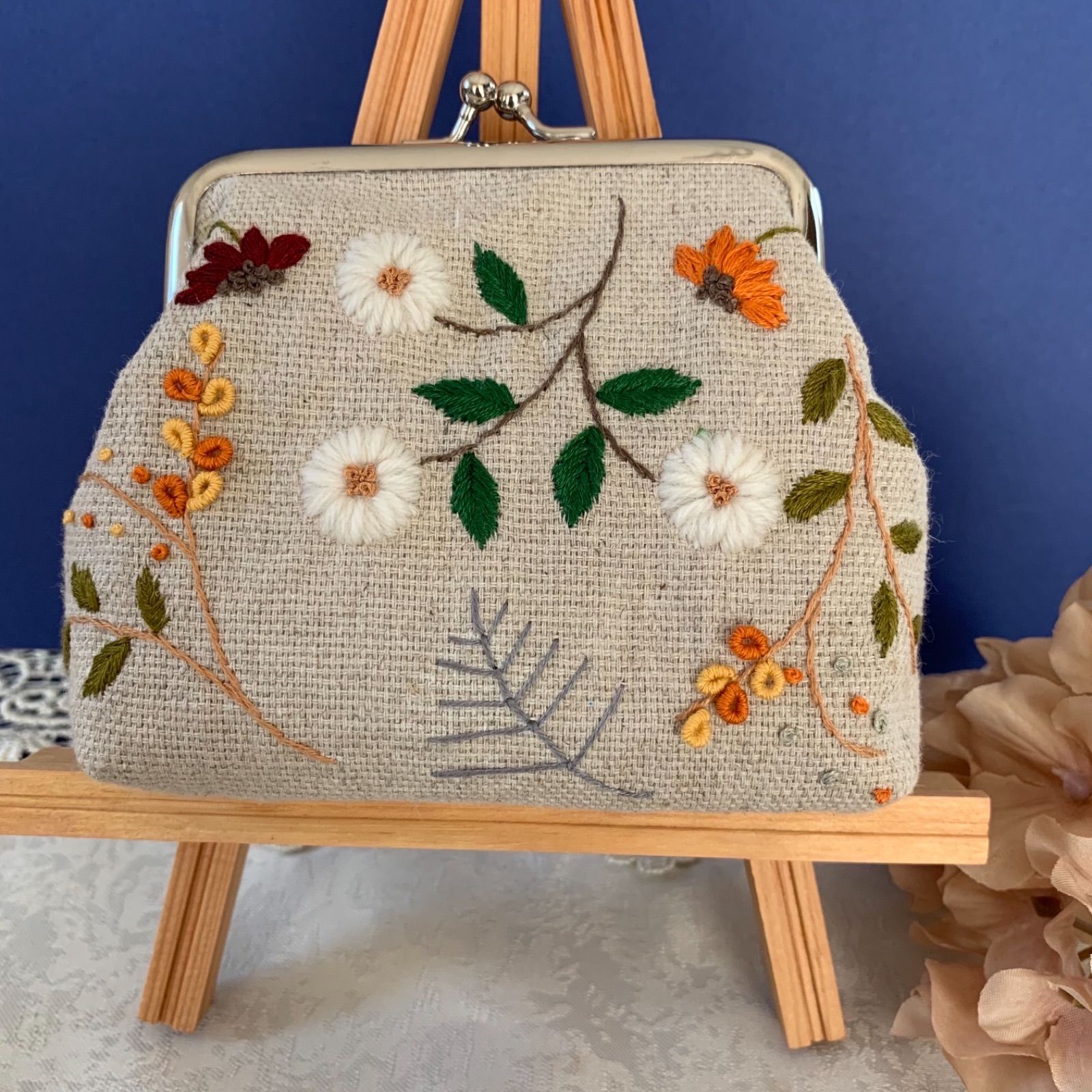 🍁秋色刺繍のボタニカルガーデン🍁 がま口ポーチ - メルカリ