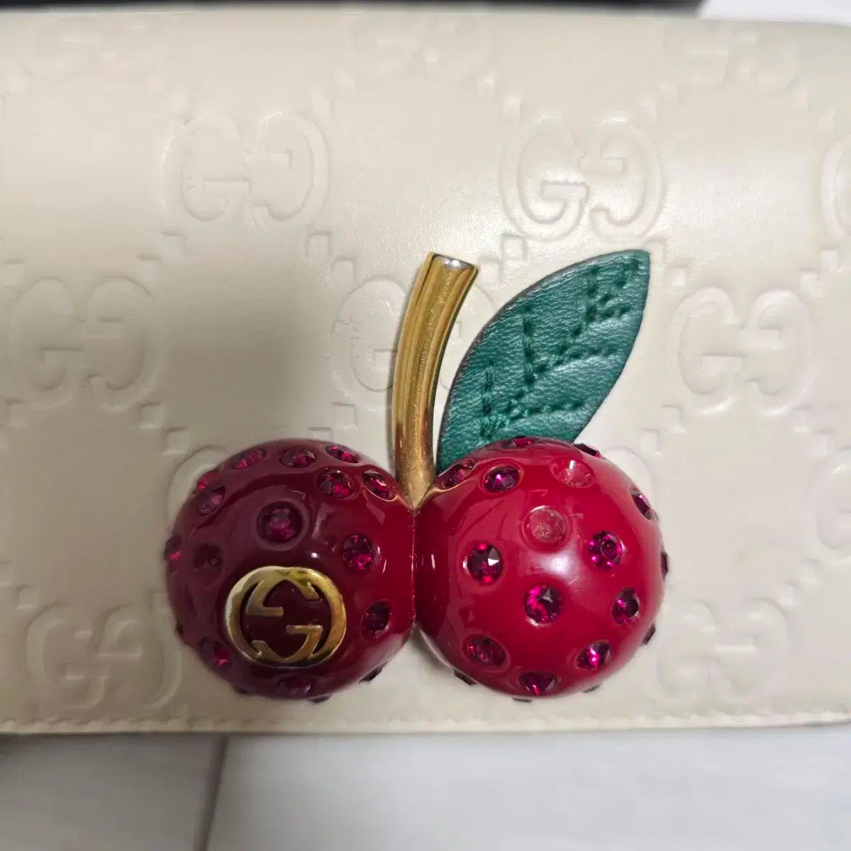 GUCCI(グッチ) チェリー 財布 付属品完備 - メルカリ