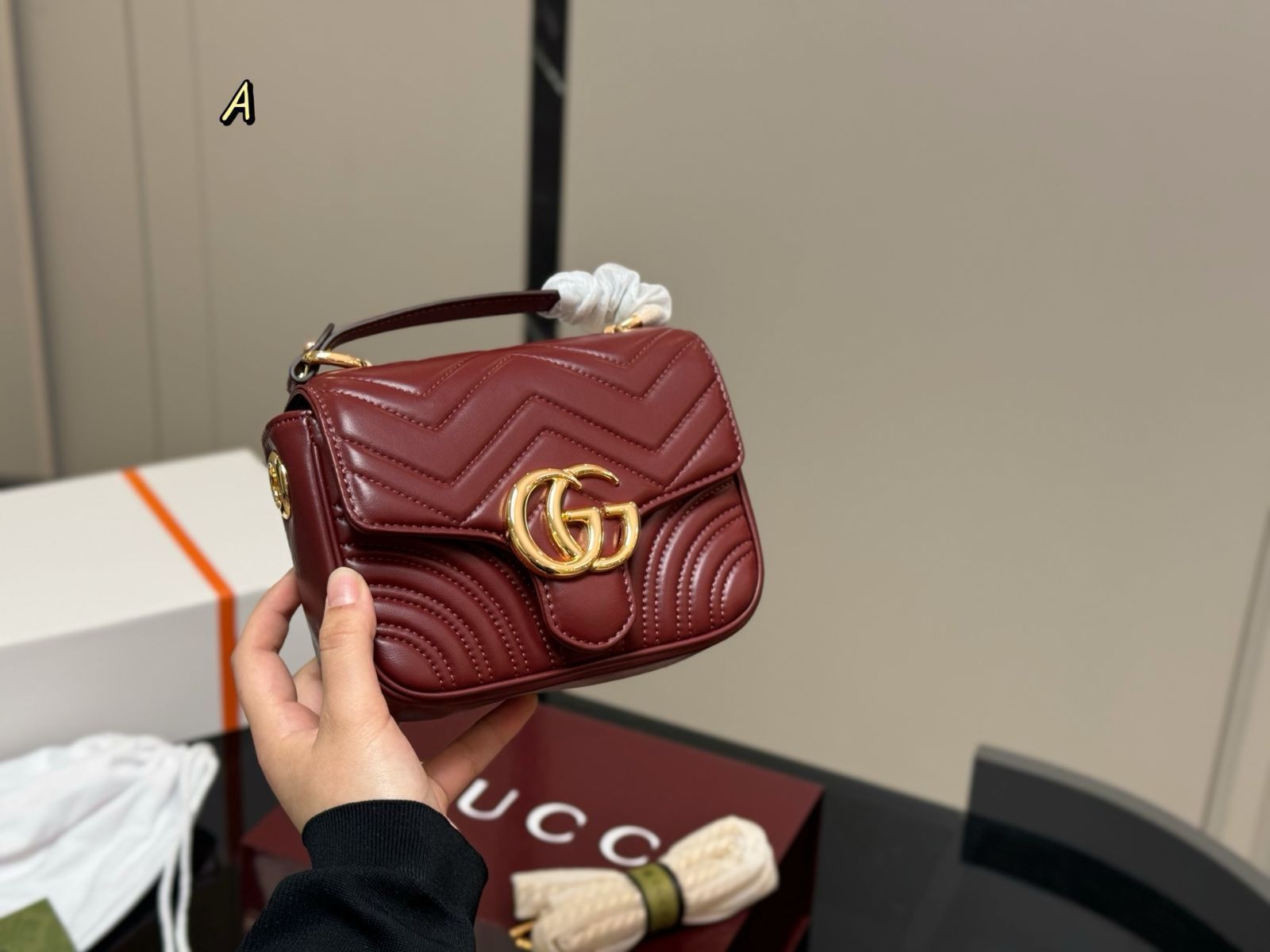 GUCCI メッセンジャーバッグ　オレンジ　y2k アーカイブ 今日特価】Gucci GG Marmont Messenger Bag メッセンジャー