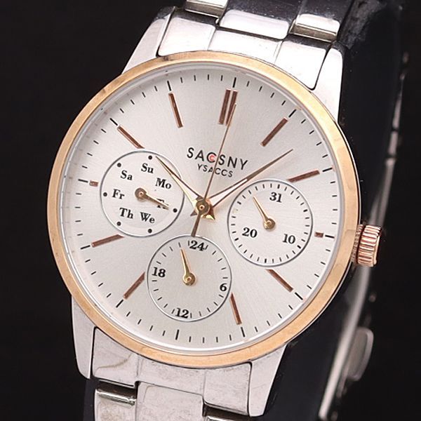 美品　SACSNY Y'SACCS のブラック　腕時計　数回使用