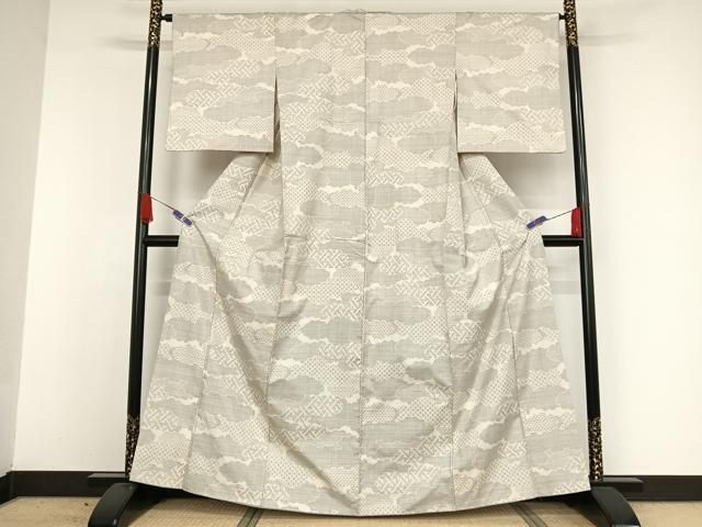 平和屋着物●東郷織物謹製　本場大島紬　160亀甲　雲重ね吉祥文　正絹　逸品　AAAW4238np 平和屋着物○東郷織物謹製 本場大島紬 160亀甲 雲重ね吉祥文 正絹 逸品