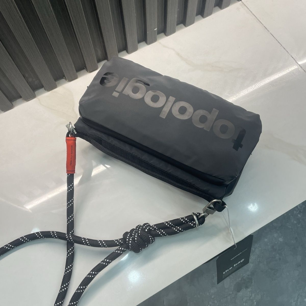 topologie ショルダーバッグ Topologie(トポロジー)：多機能のバッグ、ブレスレット、フォン