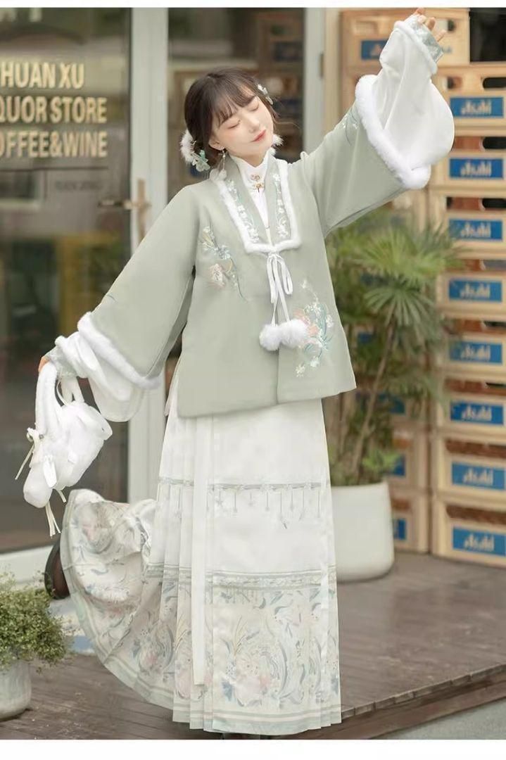 25年 漢服