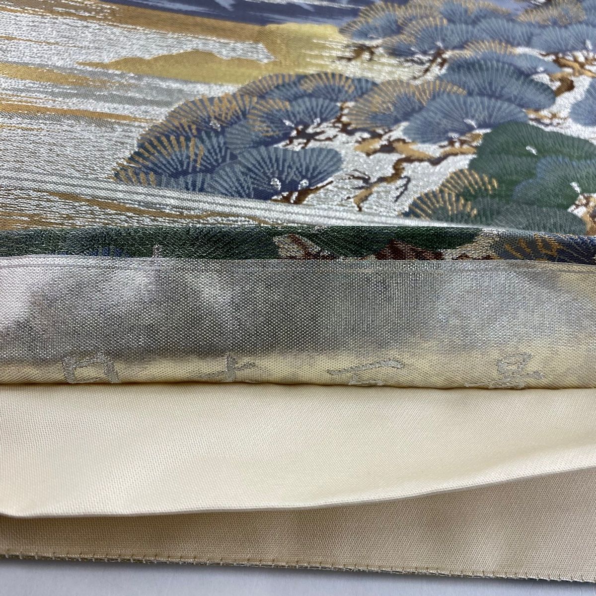 A27 袋帯　美品 秀品 箔 金銀糸 六通 正絹 袋帯 美品 秀品 樹木 花鳥 箔 金糸 金色 六通 正絹 【中古