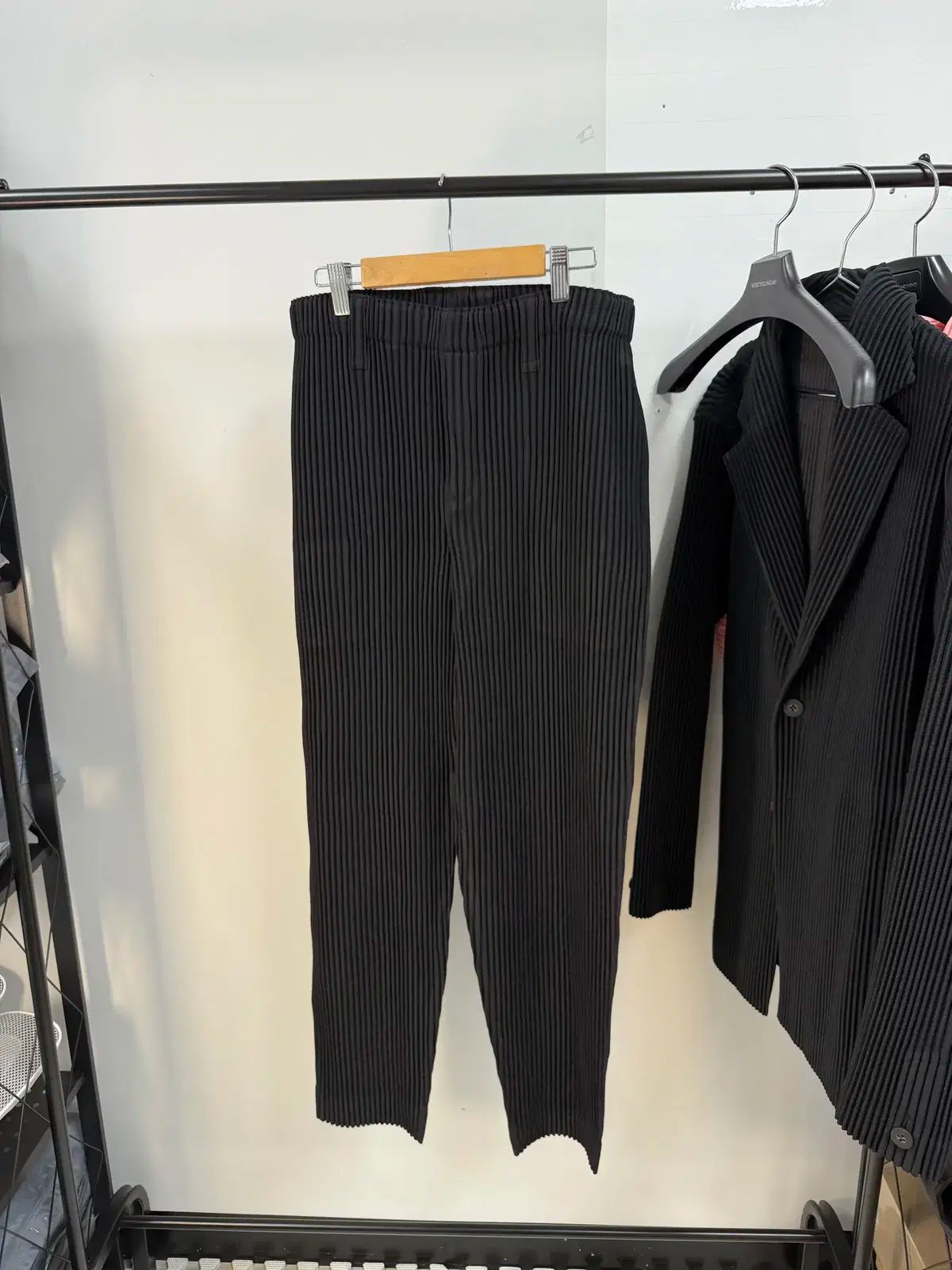 HOMME PLISSÉ オムプリッセ HP51FF251 ウールのような 黒 パンツ 2 サイズ