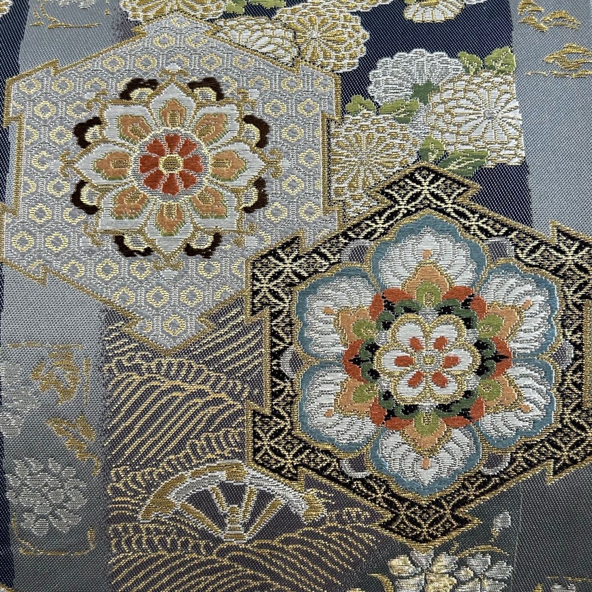 袋帯 美品 秀品 和泉錦 華文 菊 金銀糸 箔 灰色 六通 正絹