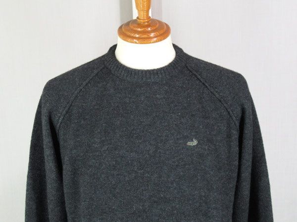 秋冬 クロコダイル クルーネックセーター ニット カシミヤ混 毛ナイロン クロコダイルマーク付 チャコール M L LL