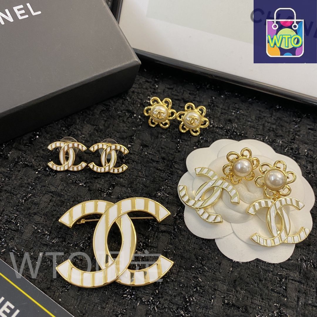 今日特価】CHANEL シャネル プラチナム ダブル C ブローチ
