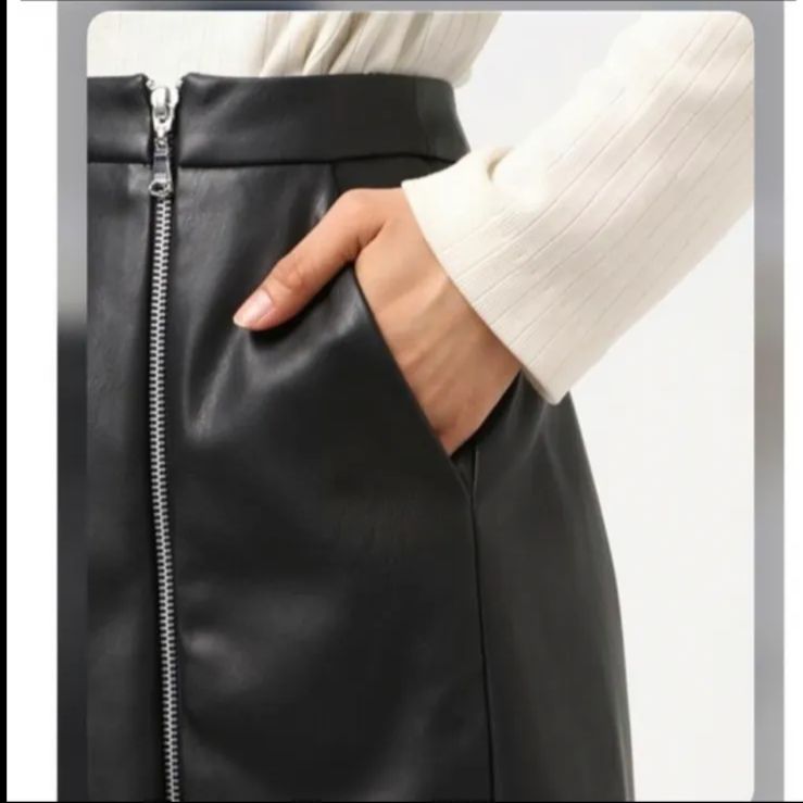 ラブレス　新品　レザースカート　ミニスカ　ジップアップスカート　ブラック　黒　革