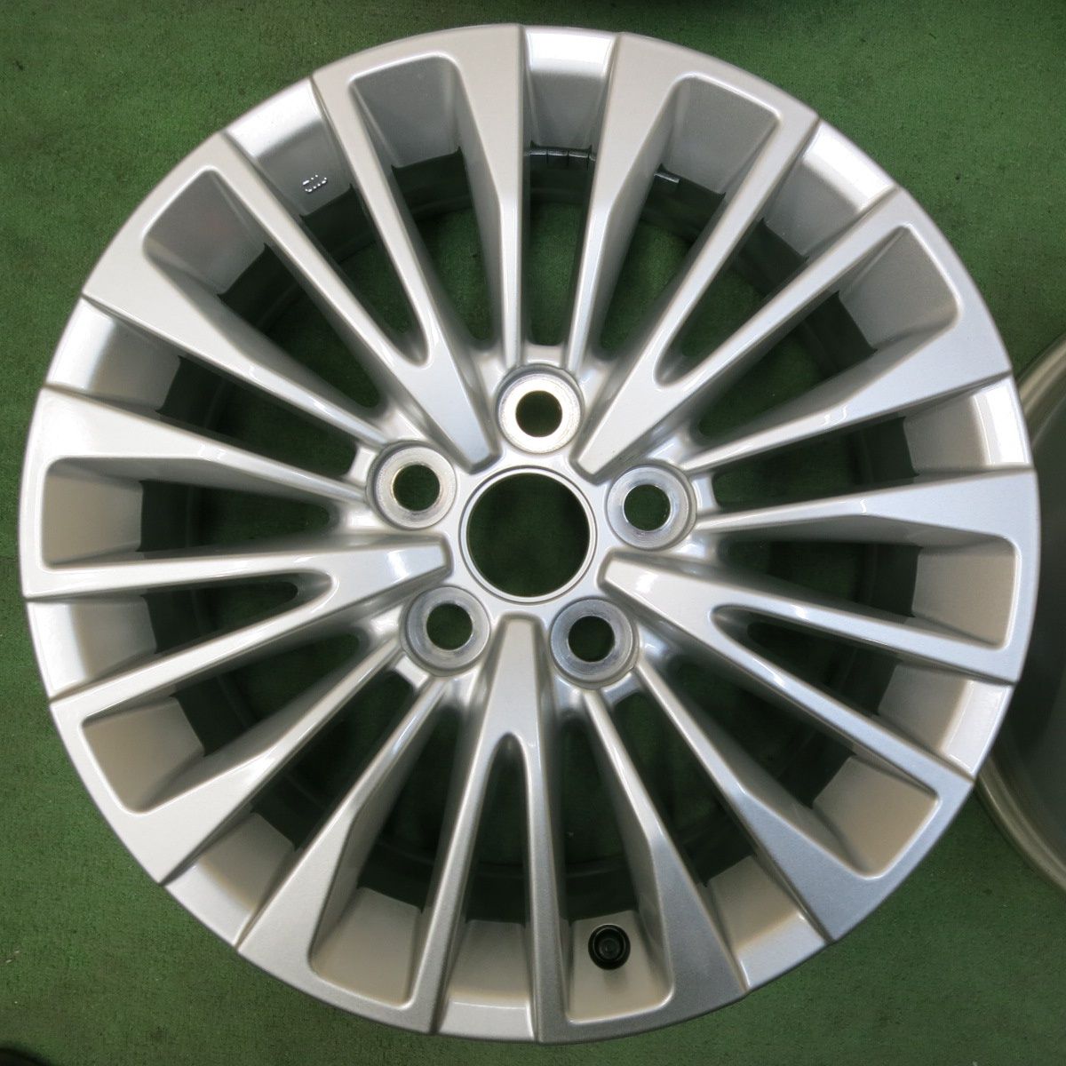 ◇配送先指定あり◇ 17x7J スバル レガシィ BP5 BL5 純正 5H -100 4本