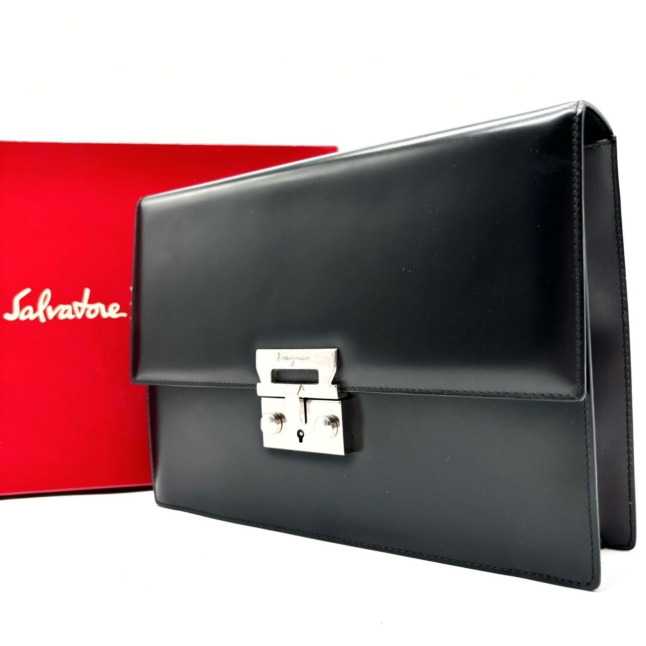 極美品　サルヴァトーレフェラガモ　セカンドバッグ　クラッチバッグ　レザー　鍵付き ⭐️極美品⭐️フェラガモ 近年モデル セカンドバッグ クラッチ