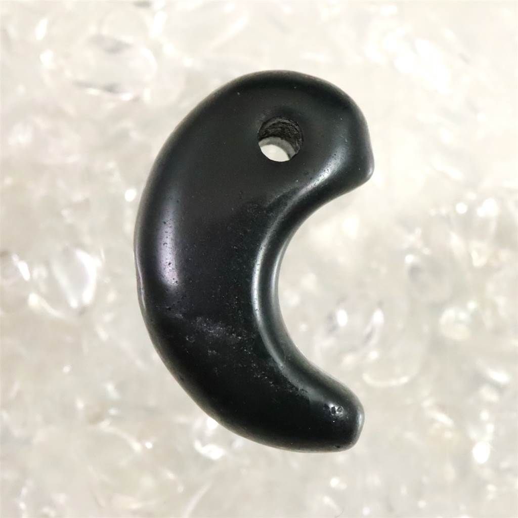 出雲碧玉 ショップ 出雲石 21mm勾玉 2.52g ディレクトリーカード付