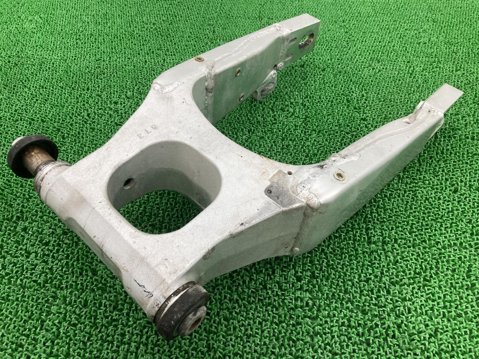 FZR400RR スイングアーム ヤマハ 純正 中古 バイク 部品 3TJ デルタボックス コケキズ無し 曲がり無し 品薄 希少品 車検 Genuine
