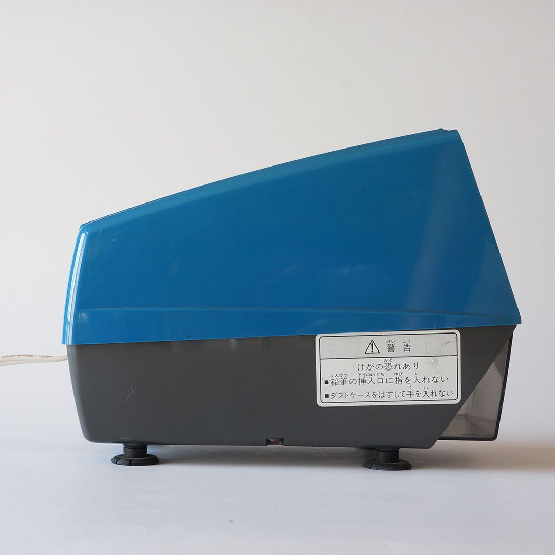 【美品 動作品】三菱  電動鉛筆削り 鉛筆削り ES-10N ブルー 昭和レトロ 三菱電動シャープナーKE-10 昭和レトロ 鉛筆削り - メルカリ