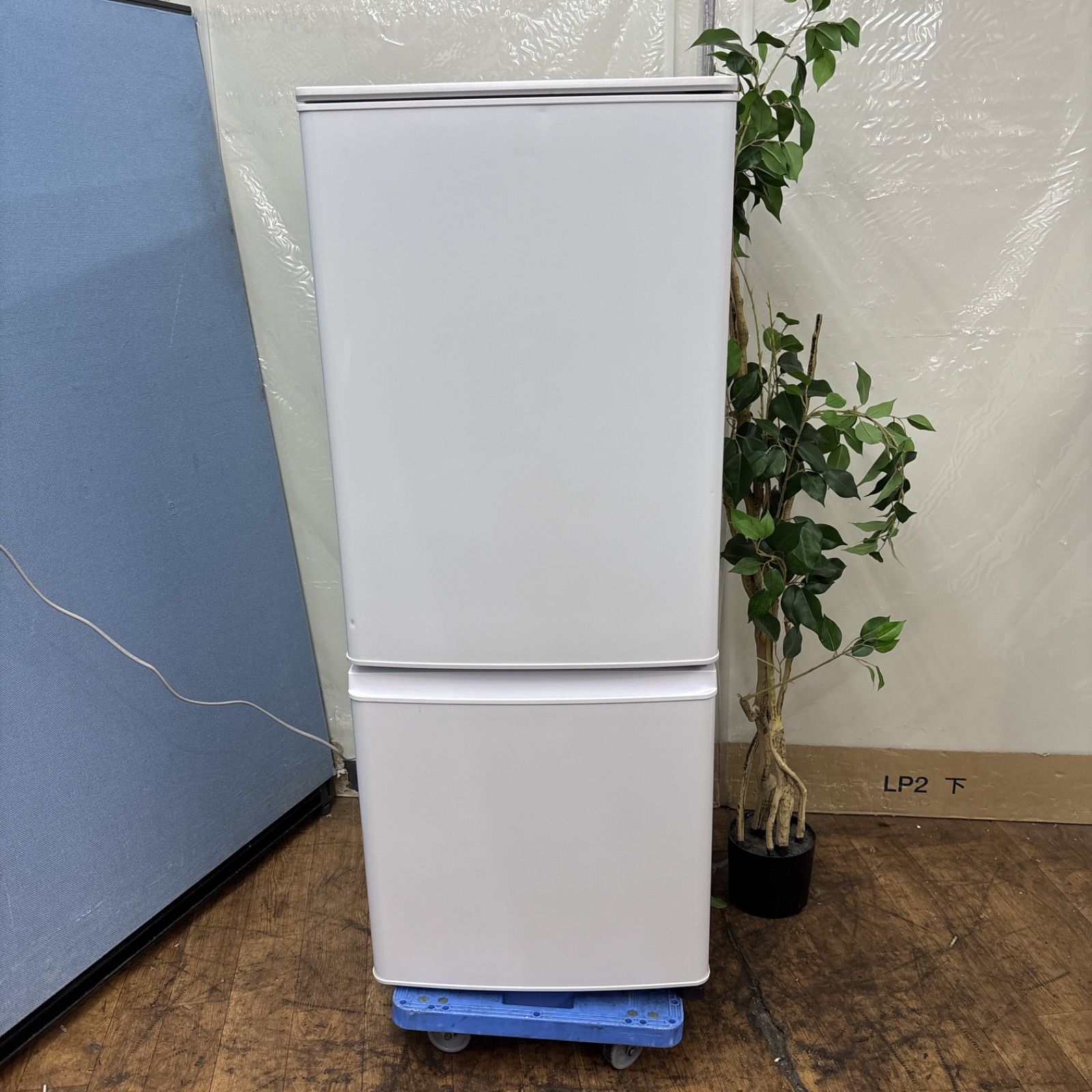 I566 ? 名古屋市近郊配送設置無料 2025年製の高年式♪ MITSUBISHI 冷蔵庫 146L 動作 済 クリーニング済