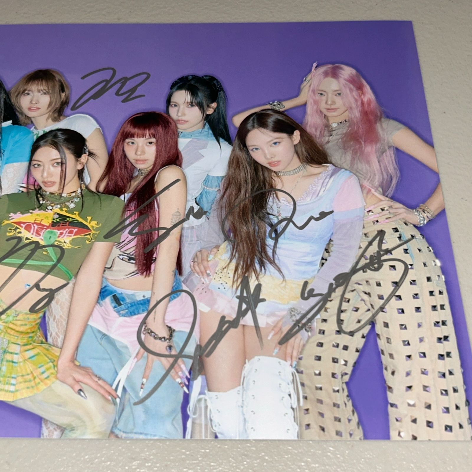 TWICE サイン　直筆　A4 スチール写真 TWICE 直筆サイン「THIS IS FOR」スチール写真(A4サイズ) - メルカリ