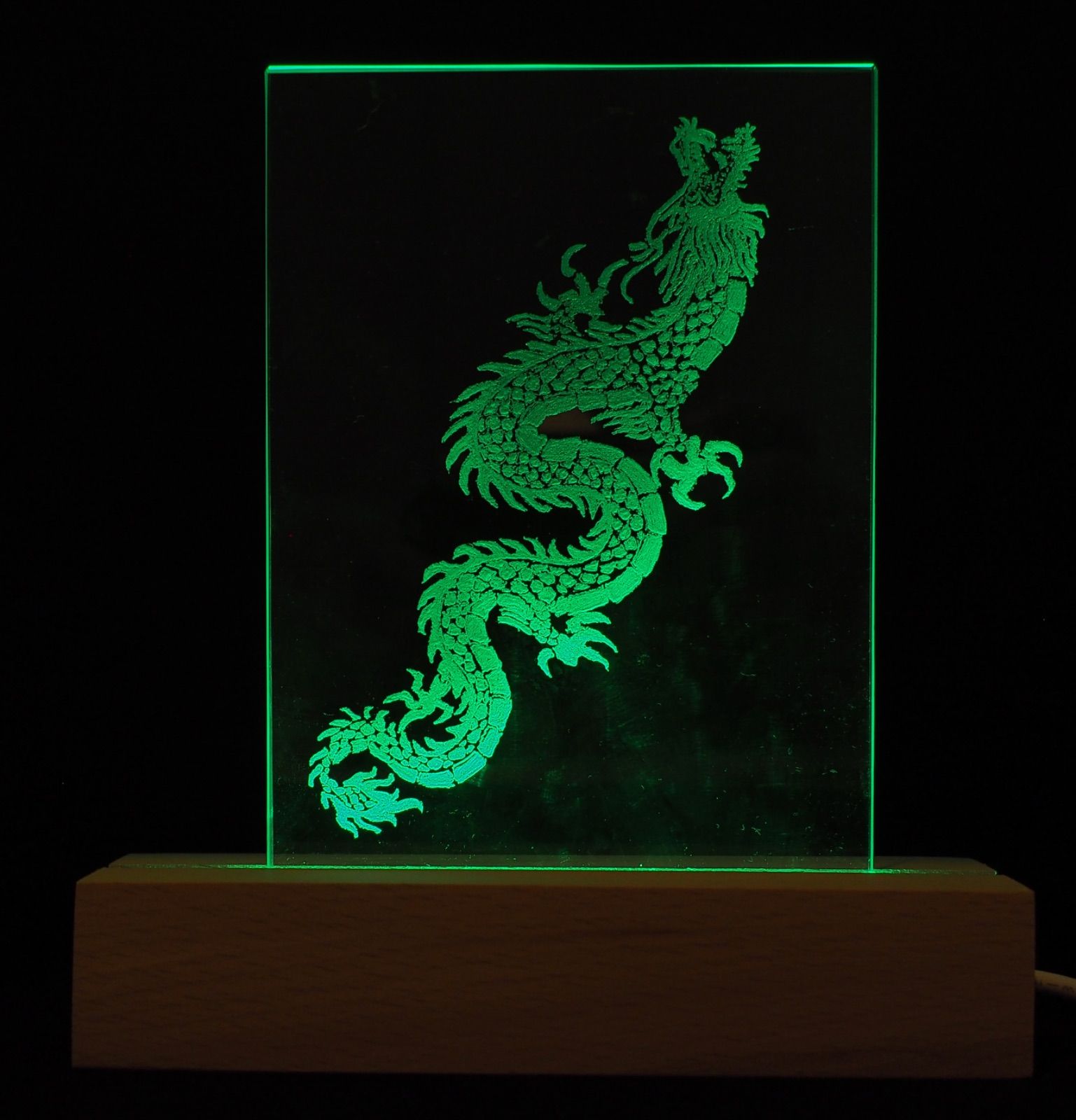 龍と繋がる、昇龍のグラスリッツェンLEDライトで美しく輝きます