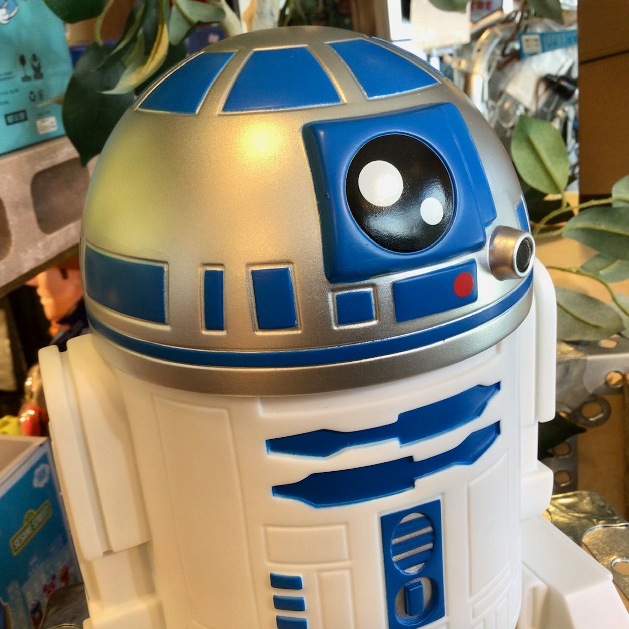 新品 スターウォーズ R2-D2 フィギュア バンク 貯金箱