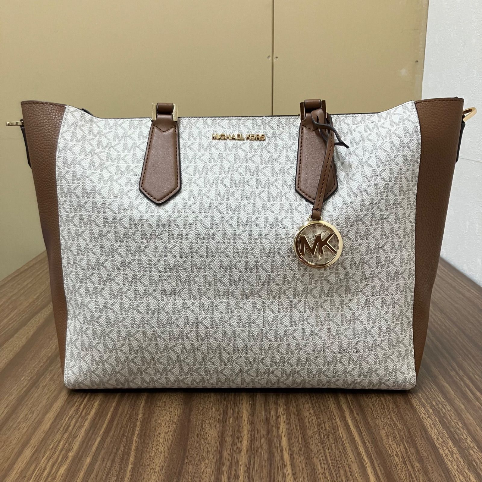 Michael Kors トートバッグ ホワイト/ブラウン ◼︎MICHAEL KORS マイケルコース トートバッグ 茶 ブラウン 白