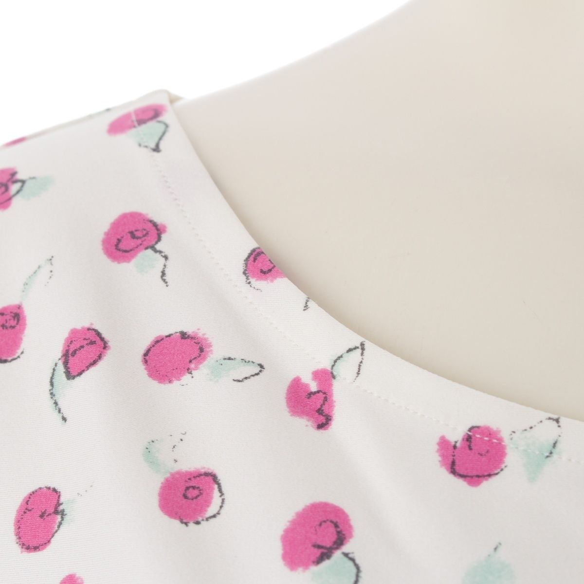 CHANEL - シャネル 99S マイヨ素材 ナイロン ロゴマーク 半袖Ｔシャツ P13561 ホワイト ピンク 44【中古】 シャネル 99S マイヨ素材 ナイロン ロゴマーク 半袖Tシャツ P13561