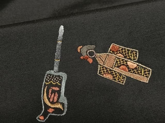 平和屋着物○上質な小紋 紬地 総刺繍 立雛 玩具文 正絹