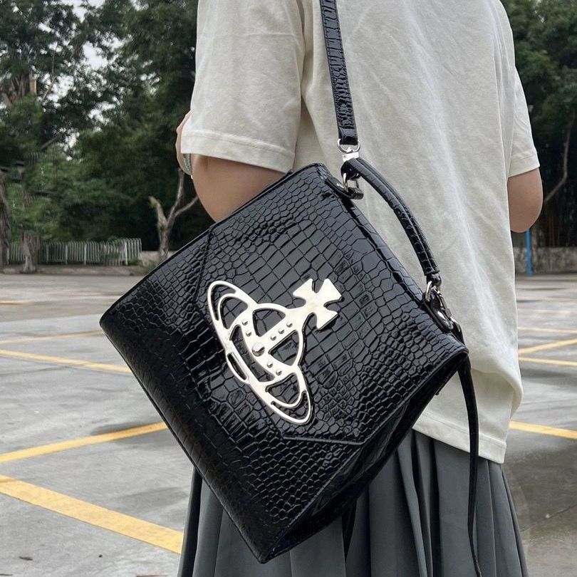 新品未使用 Vivienne Westwood ヴィヴィアンウエストウッド 2wayバッグ ビッグオーブ グレース リュックバックパック - メルカリ