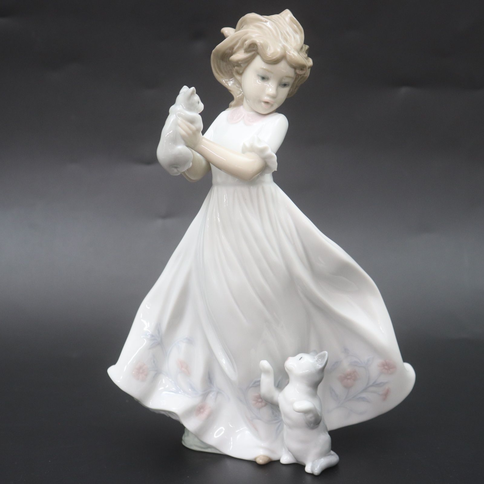 ITXGMSI1AP88 LLADRO リヤドロ 猫たちと戯れる少女 #6941 2003年限定品