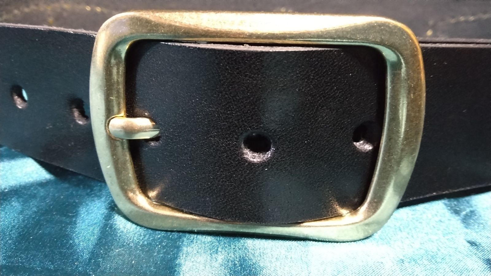 栃木レザースタッズベルト アクリル アクアブルー - メルカリ