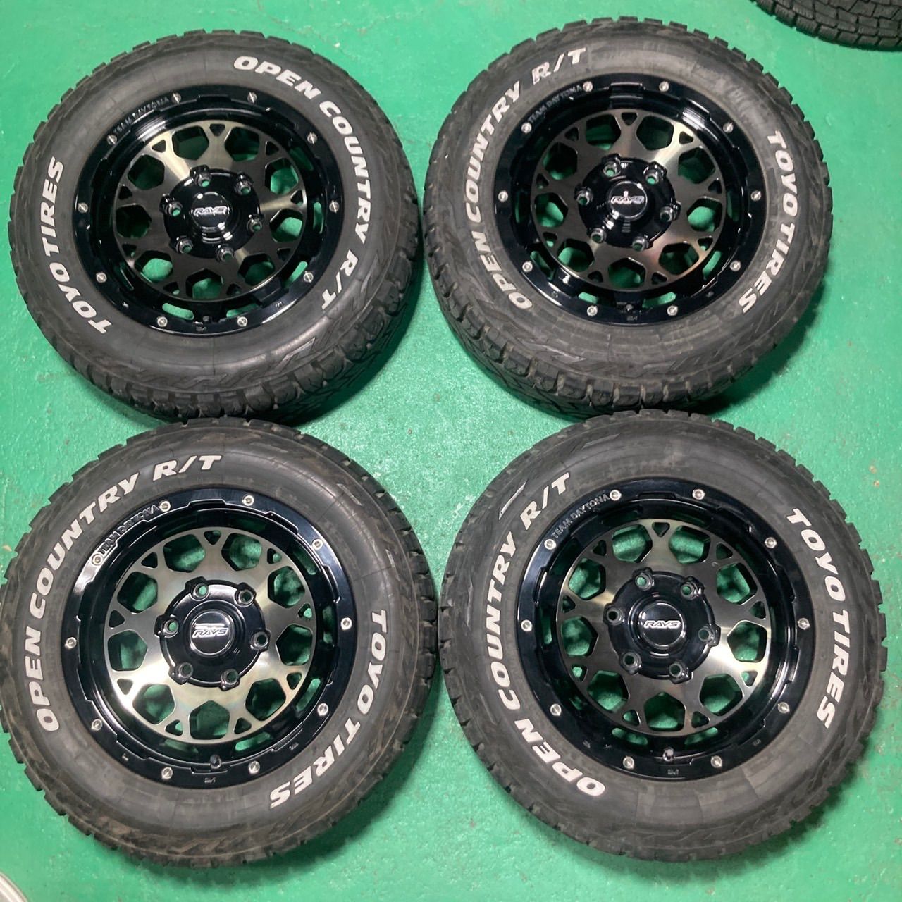 RAYS デイトナ M9 16インチ 6.5j 38 PCD139.7 TOYO オープンカントリーR|T 215|65R16 2021年 ハイエース キャラバン