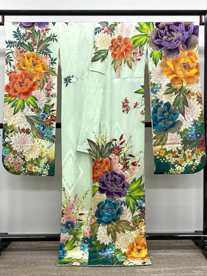 振袖 豪華 刺繍 金彩 紋意匠 牡丹 大輪 身丈170cm パールトーン加工済